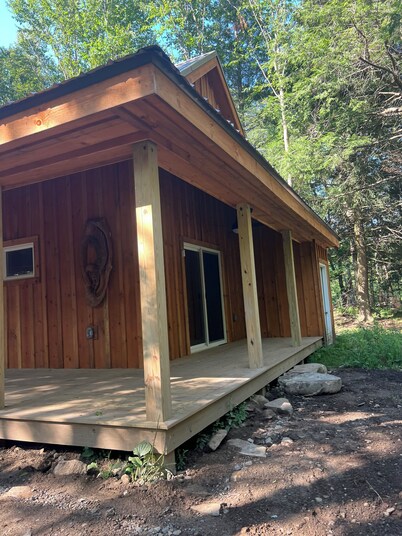 3BR Lacona Cabin: AC, Trails Access, Family + Pet-Friendly