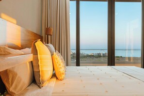 2 bedrooms, iron/ironing board, WiFi, bed sheets - Unforgettable Arch-View Condo • Heated Rooftop Infinity Pool & Ocean Views (Cabo San Lucas)