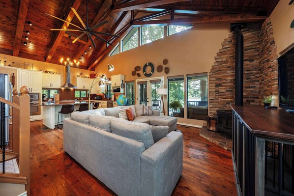 TV, offices - Pelican Woods Summary (Winnsboro)