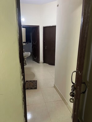 Towels, soap, shampoo - Lovely 3 bedroom house with AC (Gurugram)