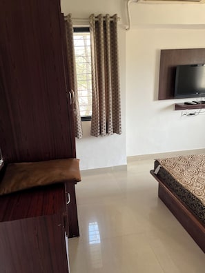 3 bedrooms, iron/ironing board, free WiFi
