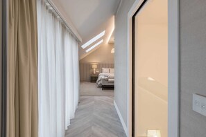 6 bedrooms, iron/ironing board, free WiFi, bed sheets