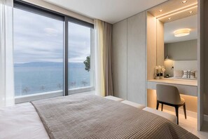 6 bedrooms, iron/ironing board, free WiFi, bed sheets