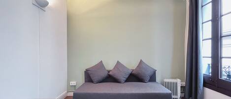 Apartment (4 Bedrooms) | Front of property