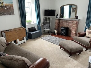 Fireplace - Seaside Cottage Retreat in Peterhead (Peterhead)