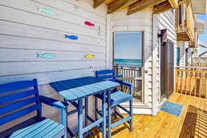 Outdoor dining - Ocean Breeze Beachfront SGI: Gulf-Front Escape for Families & Couples with Pool (St. George Island)