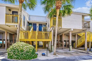 Exterior - Ocean Breeze Beachfront SGI: Gulf-Front Escape for Families & Couples with Pool (St. George Island)