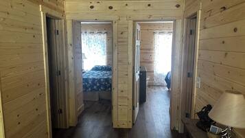 2 slaapkamers, een strijkplank/strijkijzer, gratis wifi, beddengoed