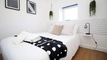 2 bedrooms, iron/ironing board, free WiFi, bed sheets