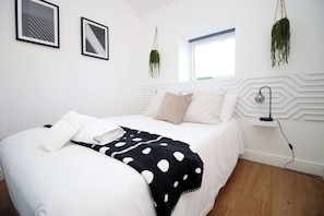 2 bedrooms, iron/ironing board, free WiFi, bed sheets