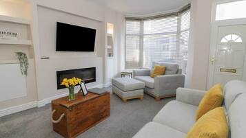 TV, fireplace