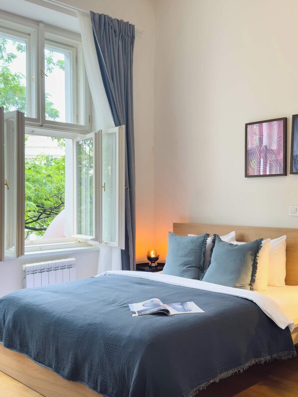 1 bedroom, iron/ironing board, travel cot, WiFi