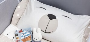 1 chambre, fer et planche à repasser, lit de bébé portatif, Wi-Fi