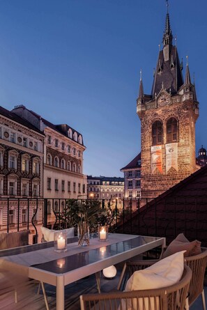 Outdoor dining - TurnKey | Henry's Tower Studio with Terrace III-3 (Hlavní město Praha)