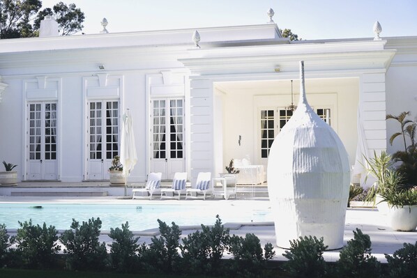 Outdoor pool, a heated pool - Iconic Luxury Villa, an Architectural gem and haven of Tranquility (Alvor)