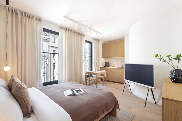 1 bedroom, iron/ironing board, travel crib, WiFi