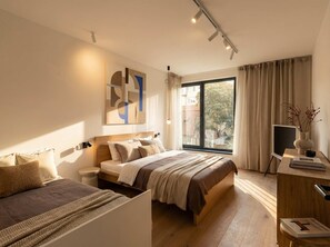 2 bedrooms, iron/ironing board, travel crib, WiFi - TurnKey | Henry's Tower Apartment IV-2 (Hlavní město Praha)