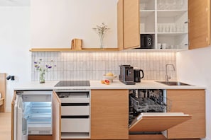 Fridge, stovetop, dishwasher, coffee/tea maker