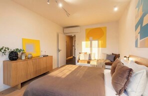 2 多间卧室、熨斗/熨衣板、旅行婴儿床、WiFi