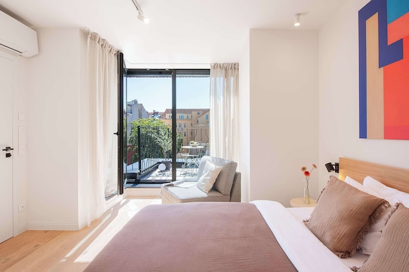 3 bedrooms, iron/ironing board, travel cot, WiFi