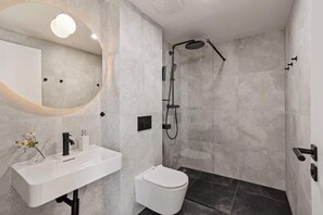 Douche, sèche-cheveux