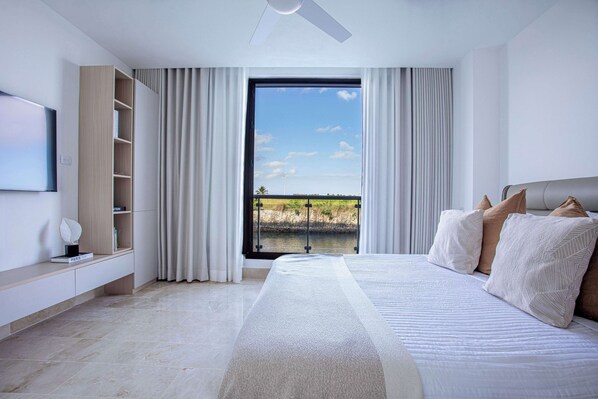 2 bedrooms, in-room safe, desk, iron/ironing board