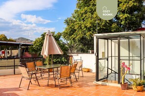 Outdoor dining - 3 BDR Apt/Private Terrace/ Pet F/Parking/100MB (Oaxaca de Juárez)