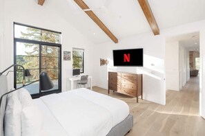 4 bedrooms, desk, iron/ironing board, travel crib