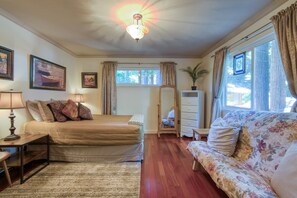 2 bedrooms, desk, iron/ironing board, WiFi - Stunning River & Valley View | Monte Rio (Monte Rio)