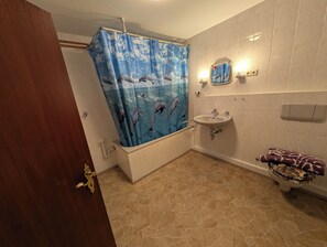 مناشف، صابون، ورق حمّام