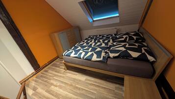 2 bedrooms, WiFi, bed sheets