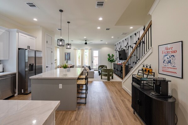 Interior - Near DT, King Suite, Hot Tub, Game Room, Fire Pit (Houston)