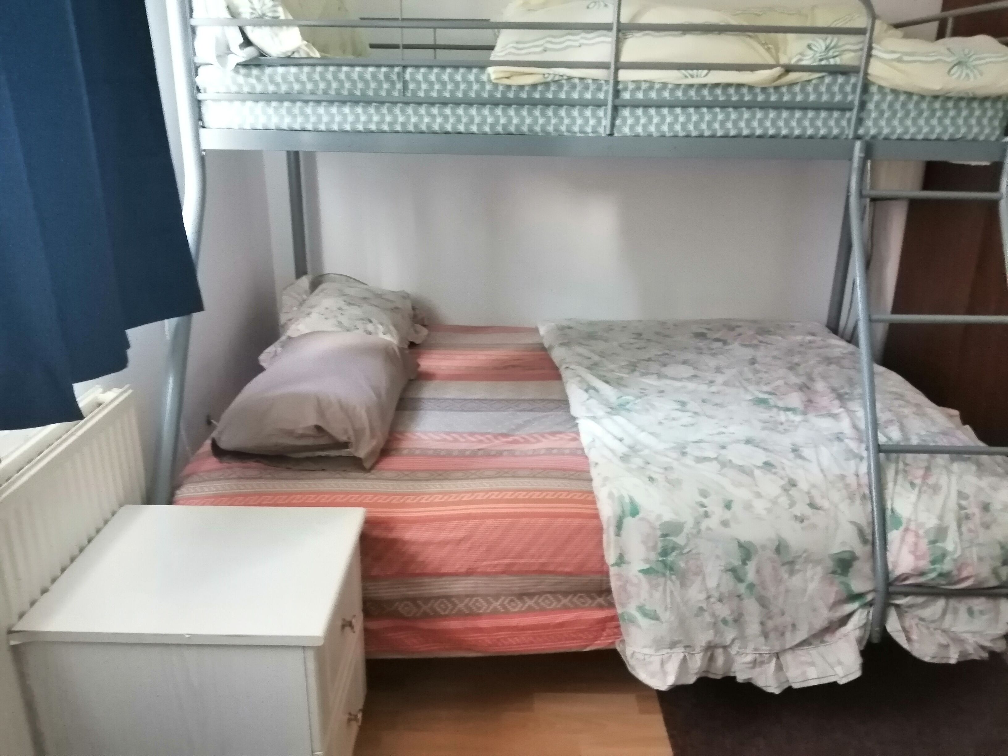 2 bedrooms, iron/ironing board, WiFi