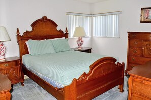 3 bedrooms, iron/ironing board, WiFi, bed sheets