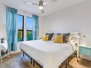 4 bedrooms, iron/ironing board, internet, bed sheets