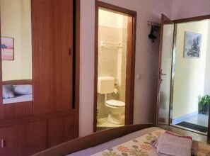 1 chambre, fer et planche à repasser, accès Internet, draps fournis