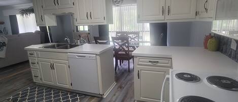 Mikrobølgeovn, ovn, kogeplade, opvaskemaskine