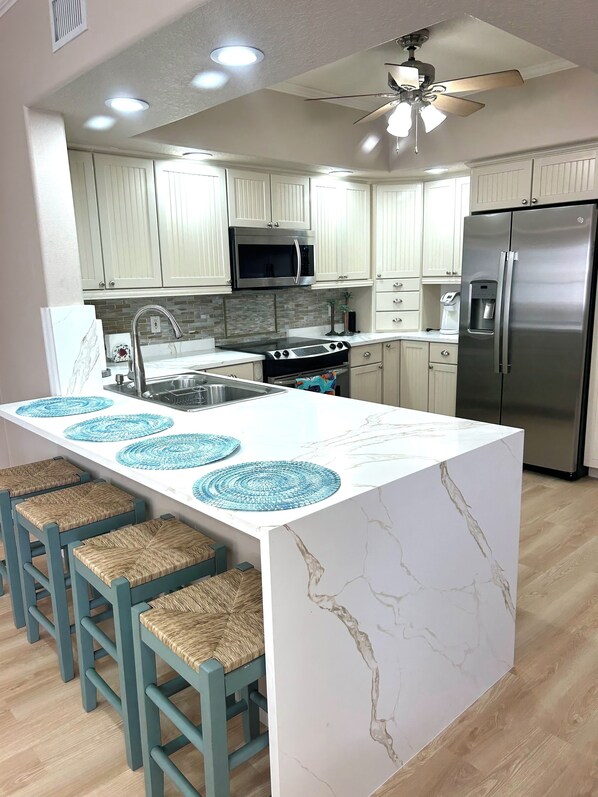 Microwave, oven, stovetop, dishwasher - By the Sand cozy 3 story house Steps from the Sand of Holmes Beach. (Holmes Beach)