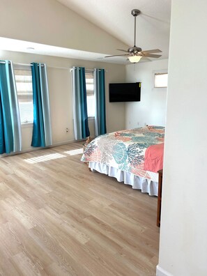 3 bedrooms, iron/ironing board, WiFi, bed sheets