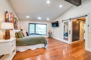 7 bedrooms, iron/ironing board, travel cot, Internet