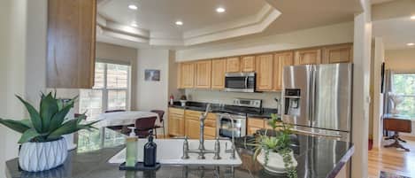 Fridge, microwave, stovetop, dishwasher