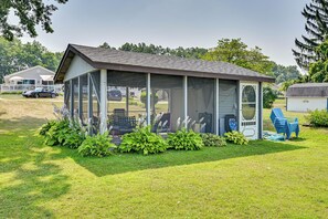 Exterior - Dock & Kayaks: Lake-View Home, 29 Mi to Notre Dame (Union)