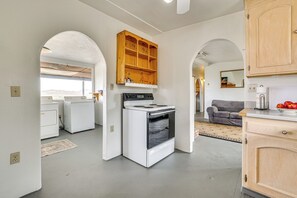 Fridge, microwave, stovetop, coffee/tea maker - 'Abigail's Ranch' - Dog-Friendly Dolan Springs Gem (Dolan Springs)