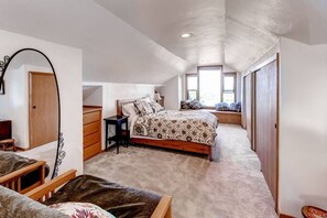 Strykejern/-brett, internettilgang og sengetøy