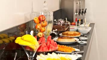 Café da manhã com buffet grátis todos os dias