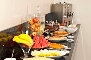 包含每日自助早餐