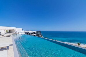 A heated pool - Garza Blanca 1BR Luxe Suite | Beach & Pool Access (Cabo San Lucas)