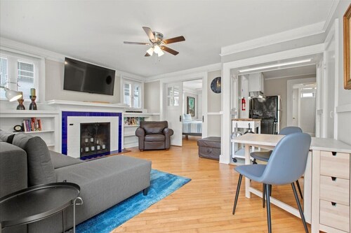 Adorable 1 Br. 1 Bath Apartment with AC in Sunny San Diego.