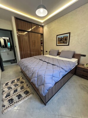 2 chambres, bureau, fer et planche à repasser, accès au Wi-Fi (inclus)