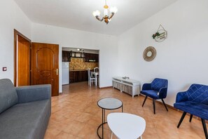 Unclassified image, 4 of 20, button